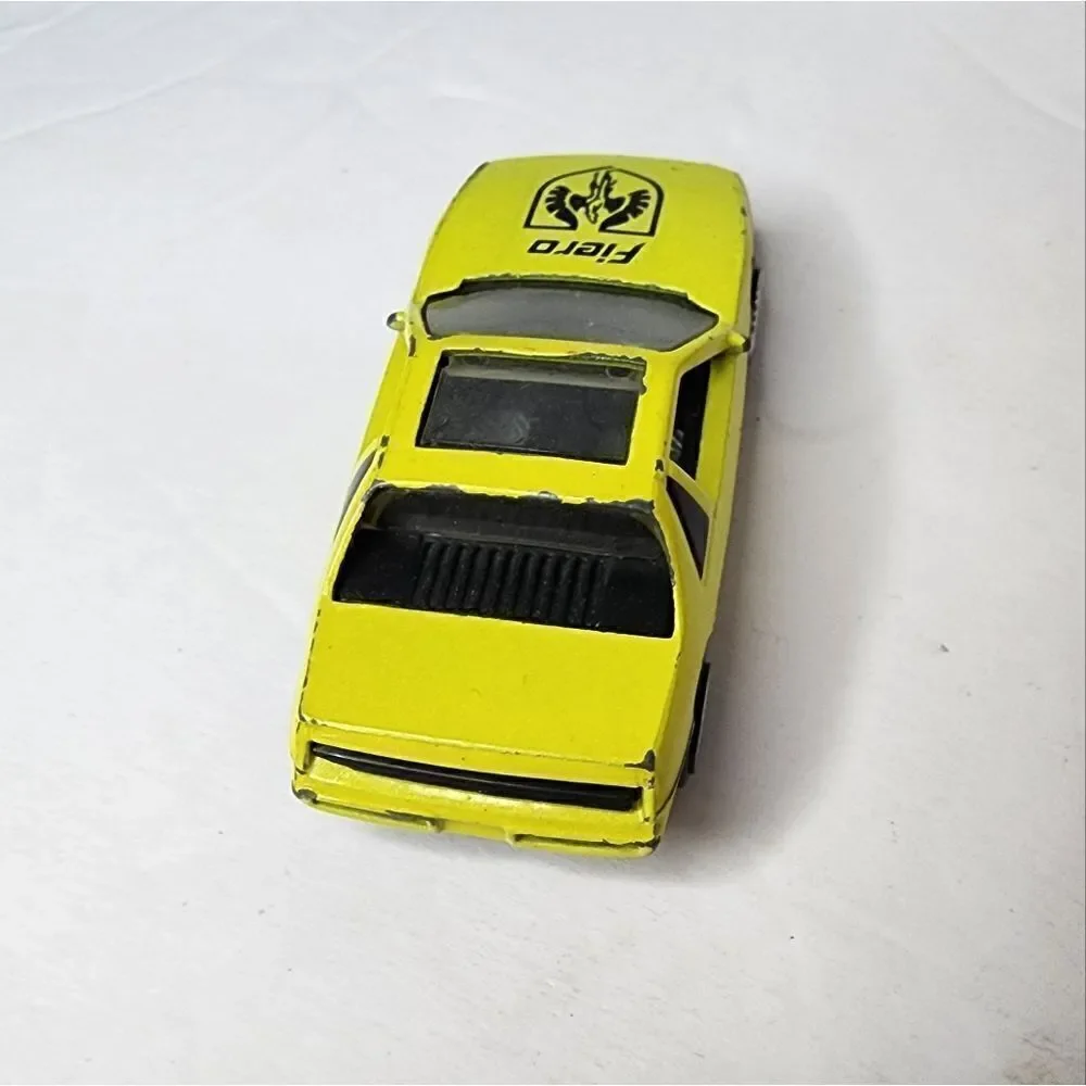 Matchbox 2008 lifeguard Honda Ridgeline 1st Generation White Tiki Pickup Truck